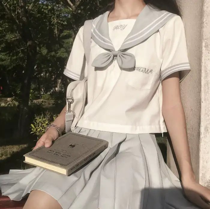 一个来自嘉布遣修会林荫道的人